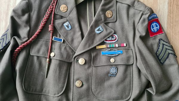 US WWII Class A Jacket original 82nd Airborne complete patched Size 40S