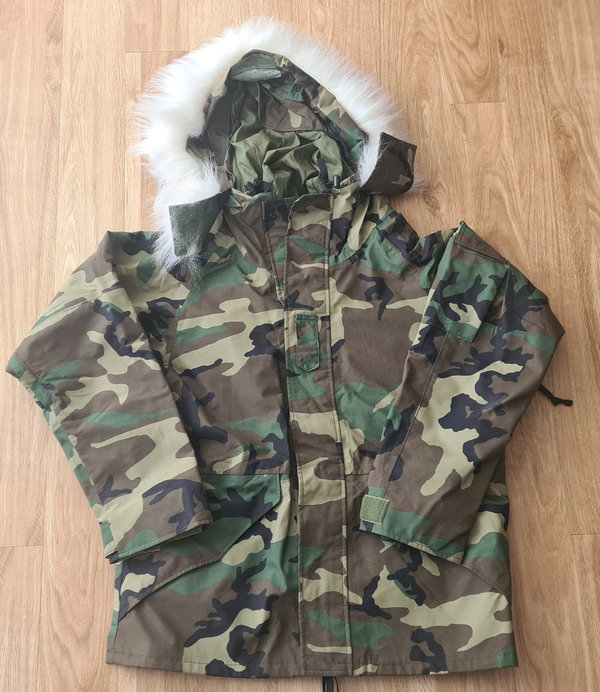 U.S. Army ECWCS Gen I Cold Weather Gore-Tex Parka Woodland with synthetic fur Medium Regular