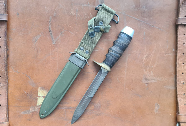 U.S. WWII Knife Trench knife  with M8 Bakelit Scabbard Customized nice piece of history