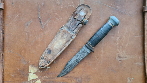 U.S. WWII Navy Knife Mark 1 with leather scabbard nice