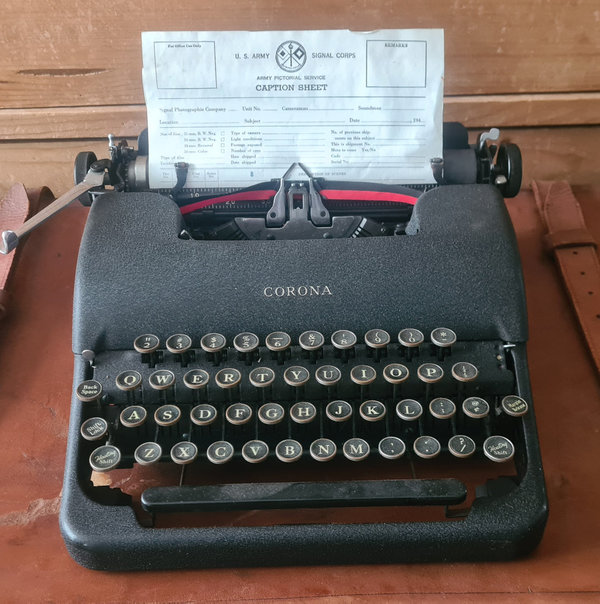 U.S. WWII Typewriter  Corona  very good working condition