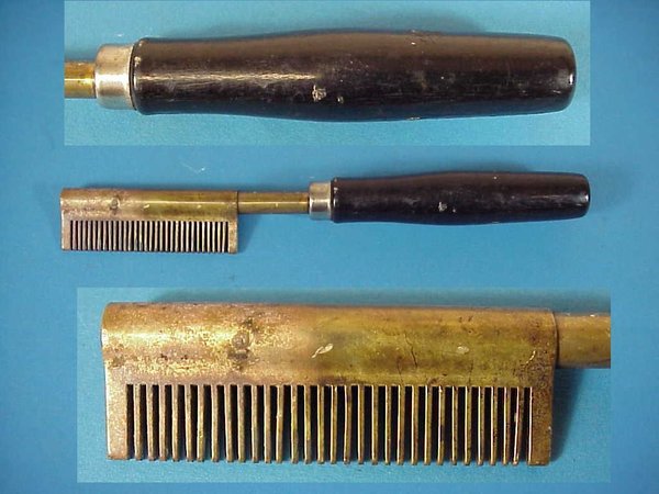 US WWII, Hair heat Comb Wood Insulation, good condition
