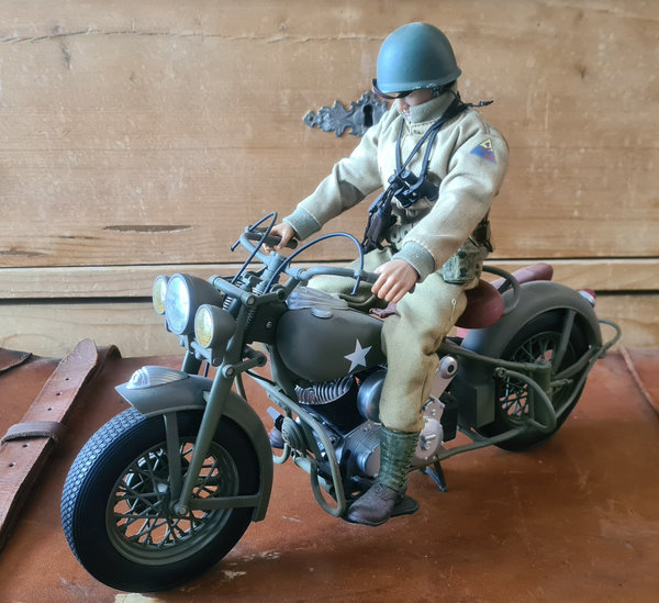 U.S. WWII Indian Chief with G.I Joe 2nd Armored Model