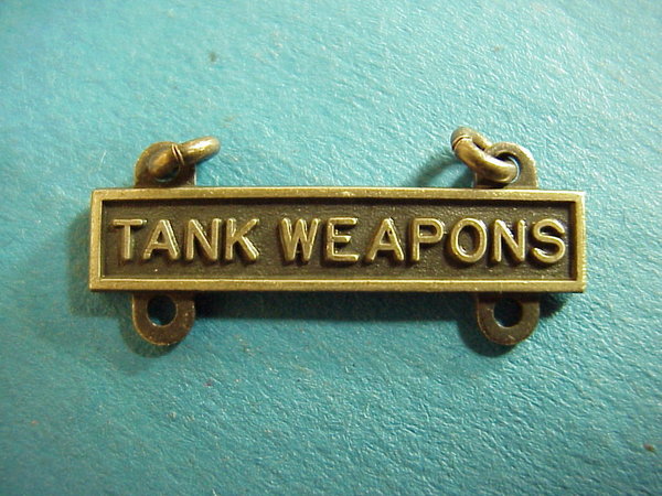 US WWII Badge Shield Bar Tank Weapons 02
