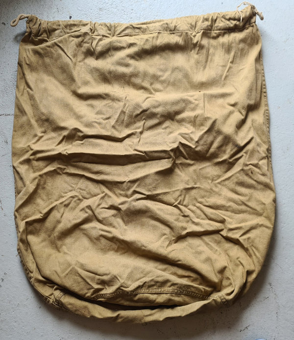 U.S. WW2 Laundry Bag khaki original good condition 01
