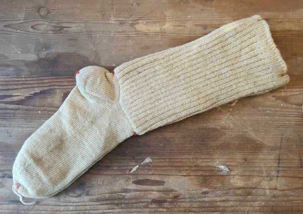 U.S. WW2 Mountain Troops wool socks very warm ,original new condition, Size 9-10.
