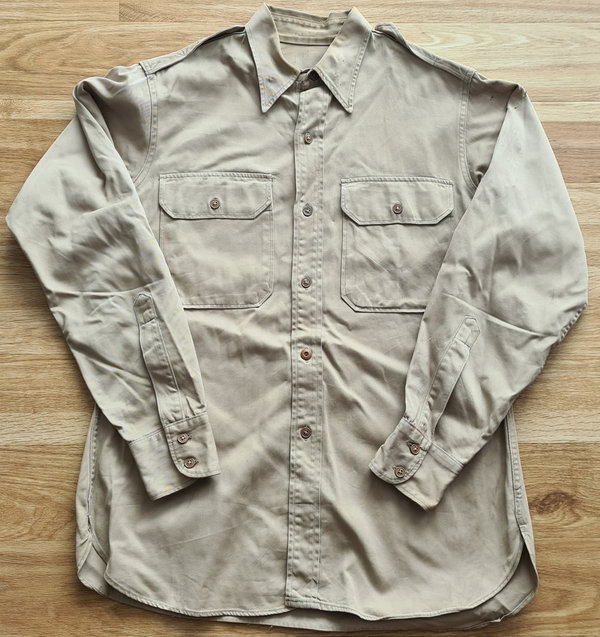 U.S. WWII Officer's Khaki Shade M1 Shirt original Size 15/34 . Its a good Shirt in really good condi