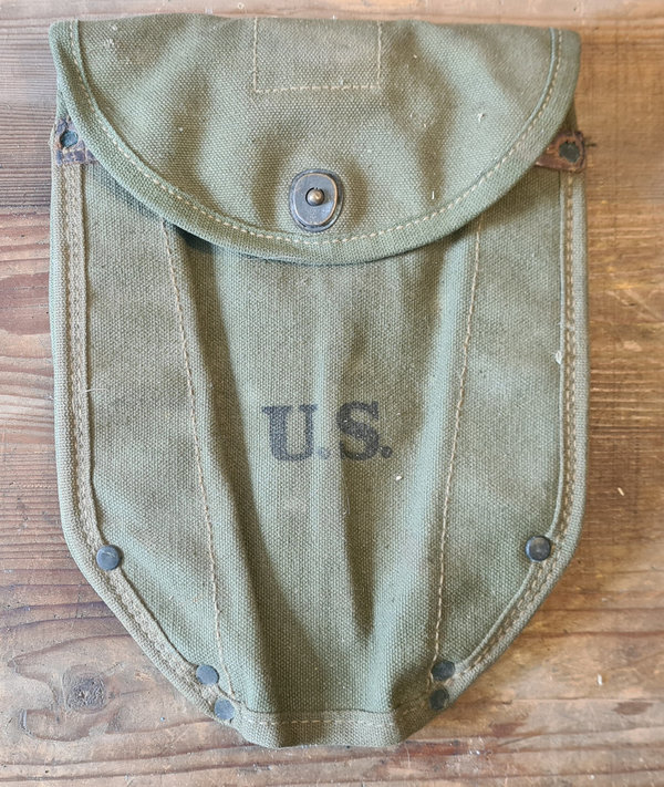 U.S. WWII M43 Shovel Cover 1st pattern in really good condition ! No damages 