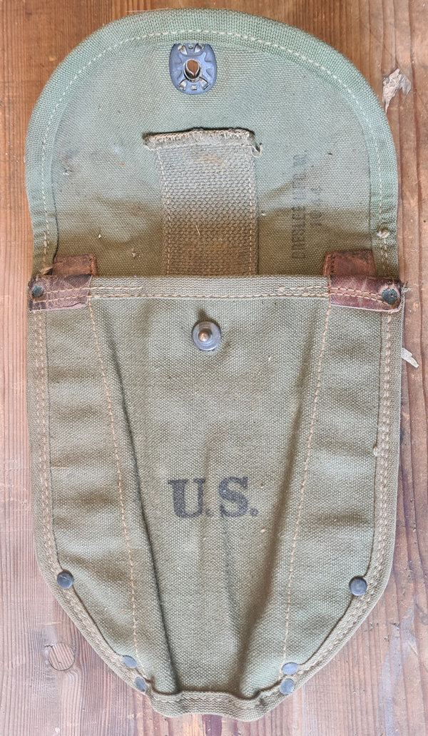 U.S. WWII M43 Shovel Cover 1st pattern in really good condition ! No damages 