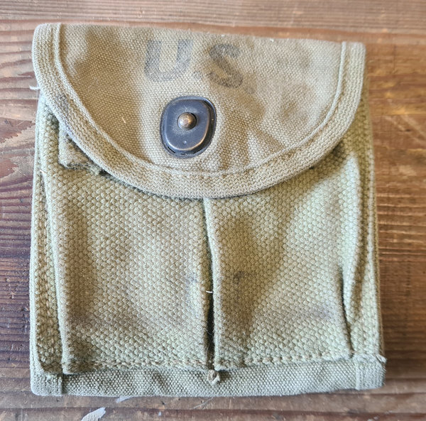 U.S. WW2 Carbine Magazin Pouch in Top Condition Dated 43