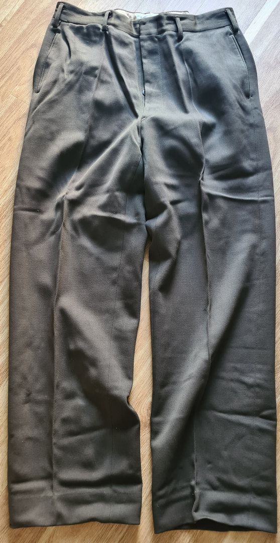 U.S. WWII Officer's Class A Trouser OD ! good big Size 33/32 Waist is 45cm. Clean and top Condition.
