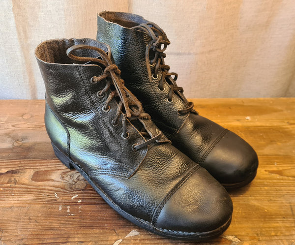 British WWII Repro Service Boots in mint condition & Size 9 thats 43
