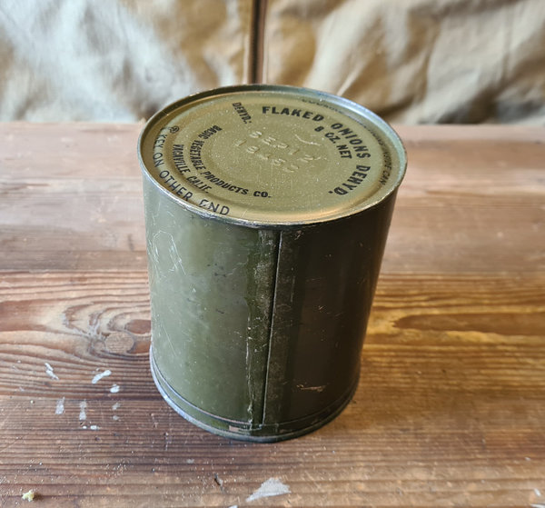 U.S. WWII Tin unopened full with Onion Flakes . Very rare in good Condition