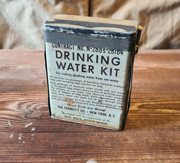 U.S. WWII Army Air Force Drinking Water Kit Box Full. Very rare in good Condition
