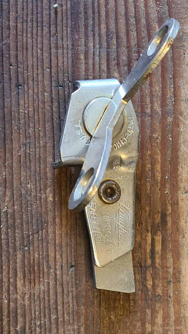 U.S. WWII Can Opener in mint Condition