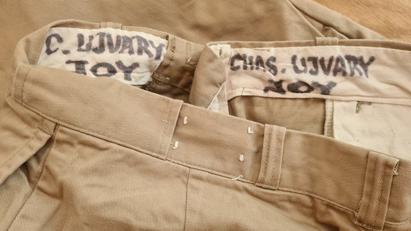 U.S. WWII Officer's Trouser Khaki . The Trouser is in superb clean Condition. Its size Waist 42cm