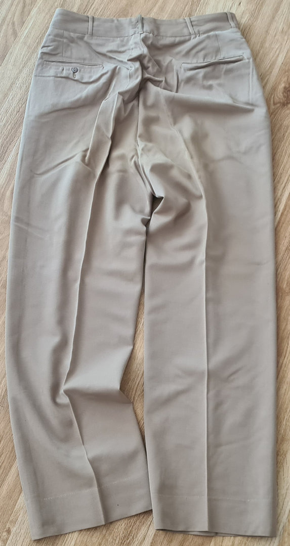 U.S. WWII Officer's Trouser Khaki . The Trouser is in superb clean Condition. Its size 34 / Waist 46