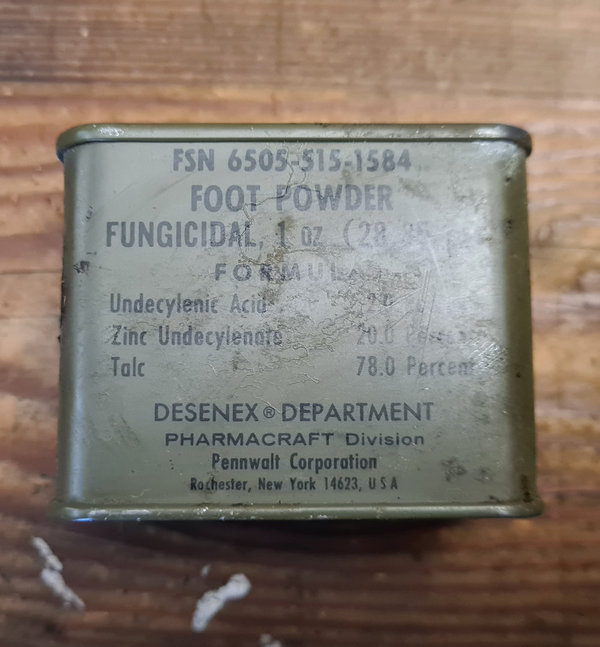 U.S. Vietnam original Foot Powder Tin in full unopened nice condition !