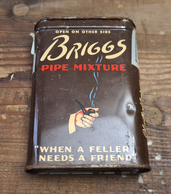 U.S. WWII Briggs Tobacco Tin empty but in good Condition. 