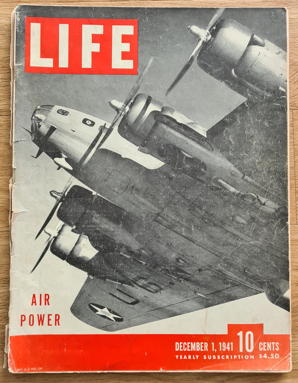 U.S. WWII Life Magazine in excellent Condition . Dated December the 1st 1941 with 73 Sides.