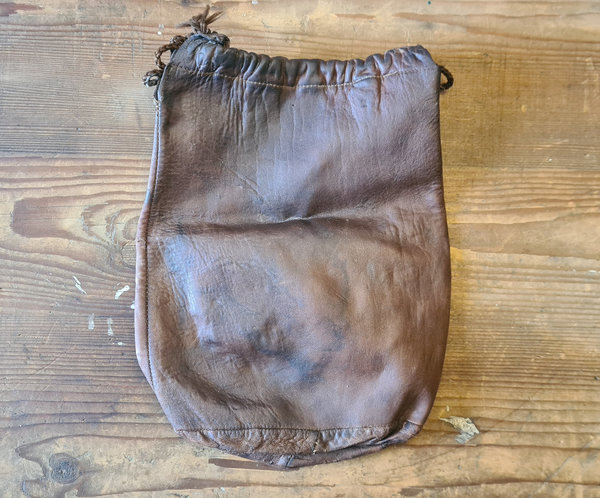 U.S. WWII Air Force Leather Pouch for personell items in good condition