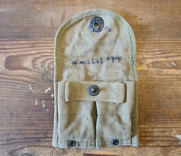 U.S. WW2 Carbine Magazin Pouch in Top Condition Dated 1944