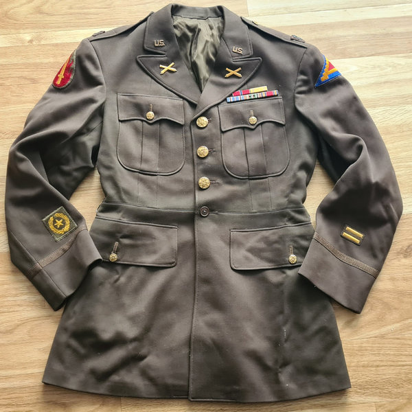 U.S. WWII Officer's Class A Jacket with insignias Major & unit patches ...Size 40.
