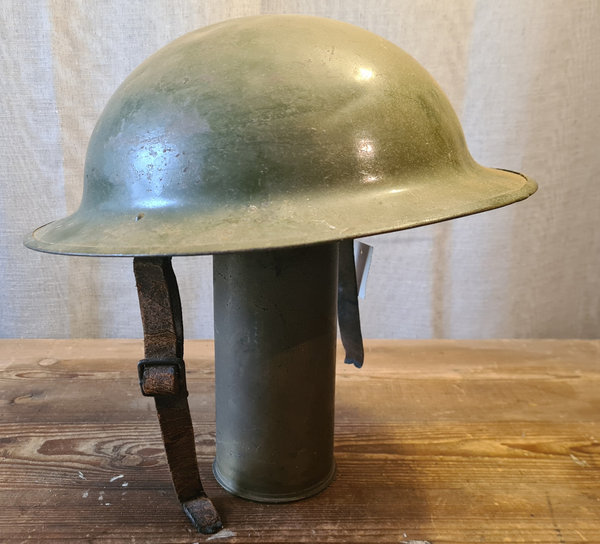 U.S. WWI Helmet early Version ...in good Condition only the leather strap is broken but could repair