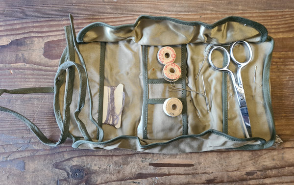U.S. WWII Sewing Kit Army very good condition