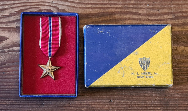 U.S. WWII original Bronze Star Medal in Cardboard Box and in very good condition