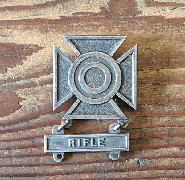 U.S. WWII original Sharpshooter Badge Sterling " Rifle " in very good condition