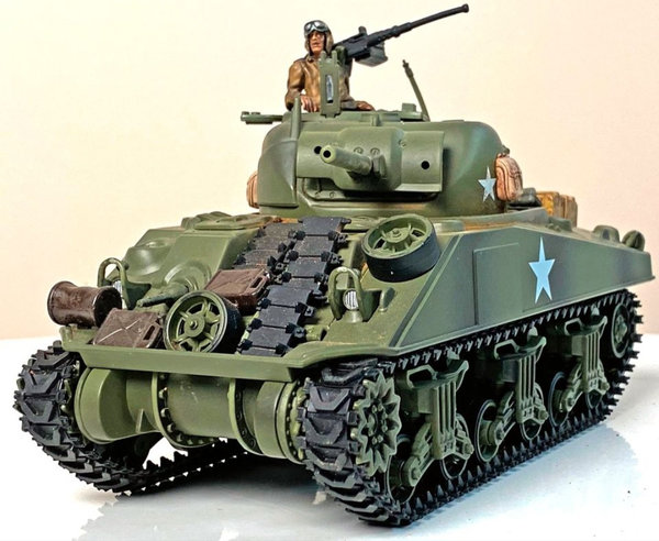 U.S. WWII Sherman Tank model M4 from Company 21th Century Toys Scale 1:32 with Soldier and Equipment