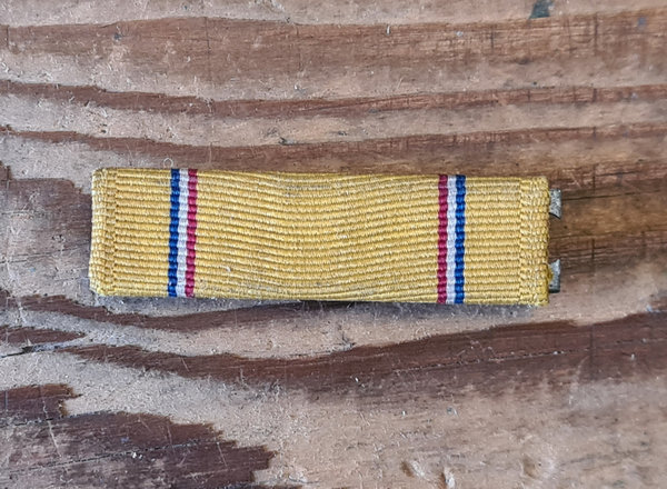 U.S. WWII original Ribbon with Mounting Needle ( American Defense Service Medal )