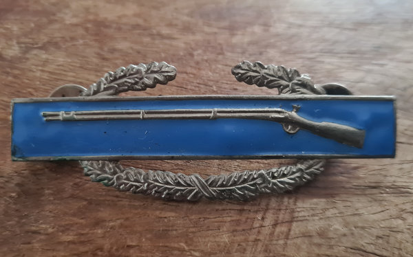 U.S. WWII Style Combat Infantry Badge .Clutch back