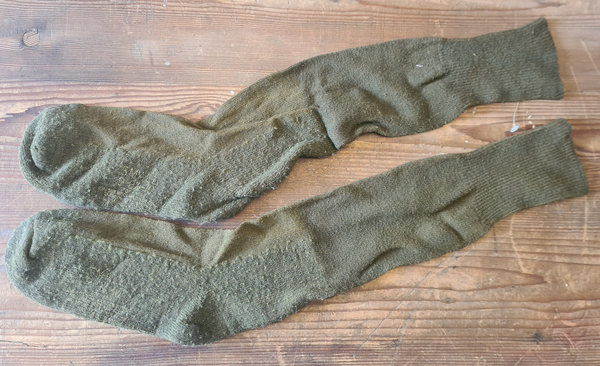 U.S. WWII Winter Socks wool in mint condition ! Size 9 1/2 - 10 thats 43 and green colour !
