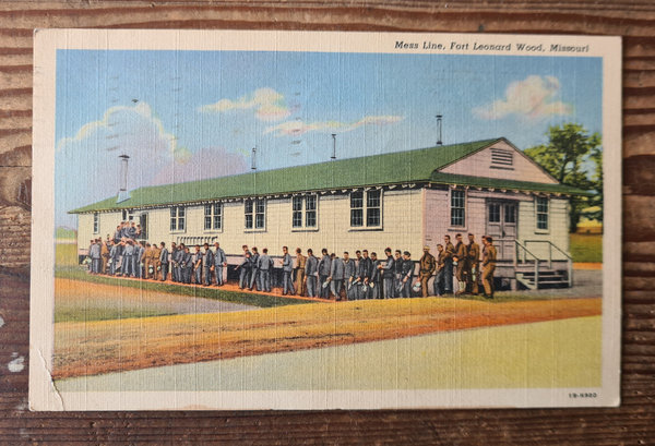 U.S. WWII original Postcard from " Fort Leonhard Wood " in mint condition. Was send 1942