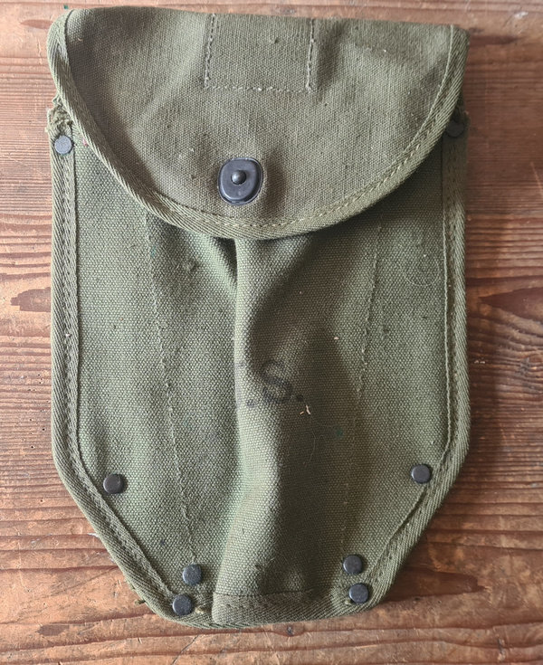 U.S. WWII M43 Folding Shovel Cover 2nd pattern in good condition ! No damages & dated 1945