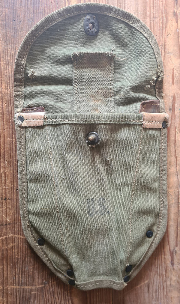 U.S. WWII M43 Folding Shovel Cover 1st pattern in good condition ! No damages & dated 1943