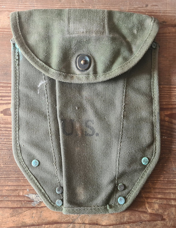 U.S. WWII M43 Folding Shovel Cover 2nd pattern in good condition ! Dated 1945