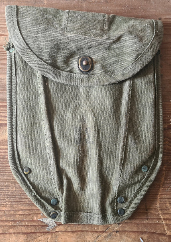U.S. WWII M43 Folding Shovel Cover 2nd pattern in good condition ! Dated 1944