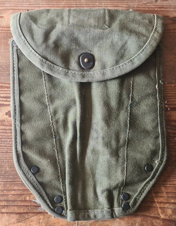 U.S. WWII M43 Folding Shovel Cover 2nd pattern in good condition ! Dated 1945 & named also laundry #