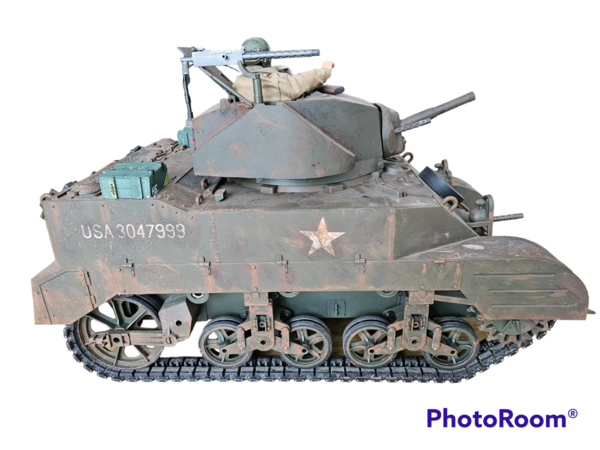 U.S. WWII tank model "Ultimate Soldier 21st Century 1/6 Scale WWII M5 Stuart RC Tank" with remote