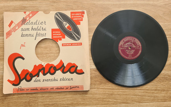 U.S. WWII Era original Shellac Record with Cover of the 40th in good condition. Title " Artie Shaw -