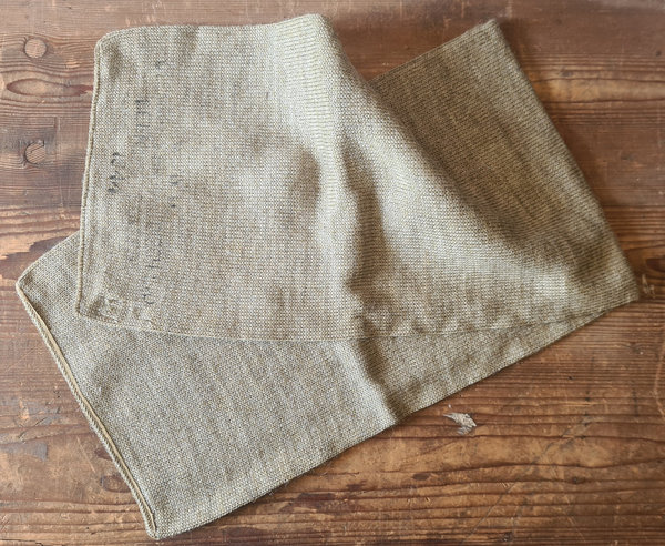 U.S. WWII British made Wool Scarf in very good mint condition ! Dated 1944