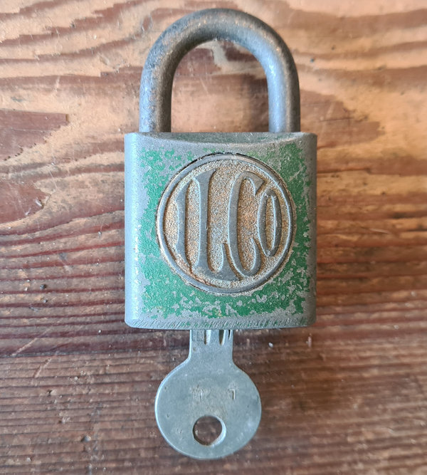 U.S. WWII Era genuine old lock with key in working & good condition