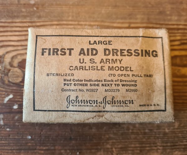 U.S. WWII genuine First Aid Packet M-1942 large with full unopened in Top condition