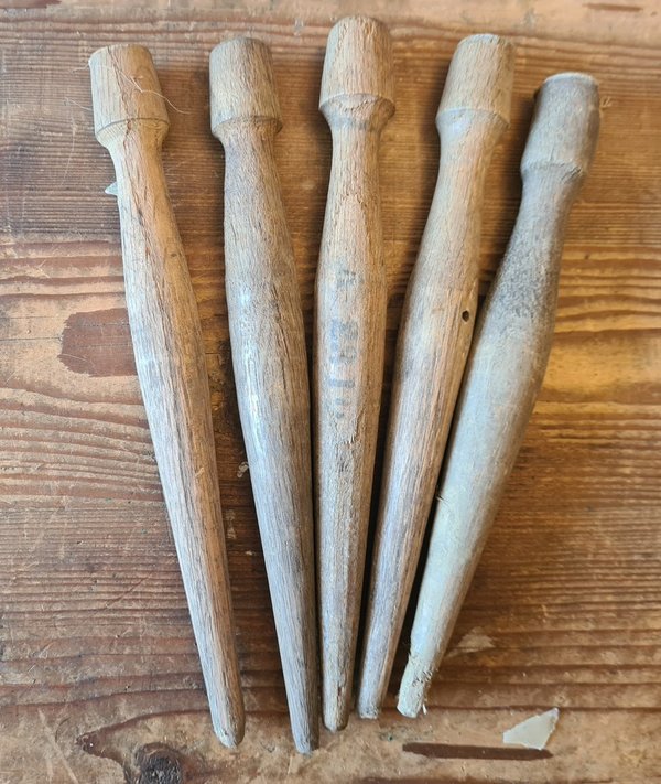 U.S. WWII genuine wooden stakes for Tent shelter in Top condition. Set 5 stakes