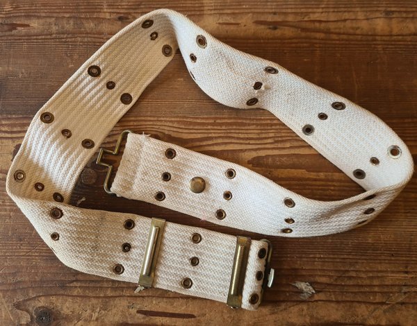 U.S. WWII reproduction Pistol Belt Military Police white in good condition