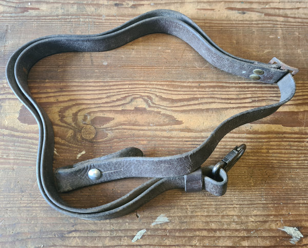 Bundeswehr G3 Leather sling with metal hook in good Condition
