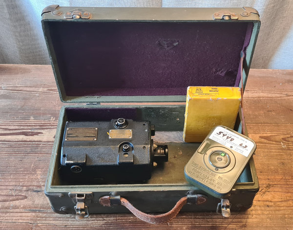 U.S. WWII genuine USAAF Type N-4 Aircraft Gun Camera, Cased with Film Case in good condition